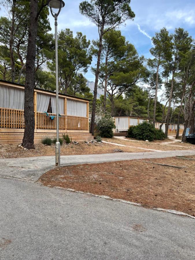 فندق Oaza Mira 2 Mobile House - Camp Basko Polje Baška Voda المظهر الخارجي الصورة